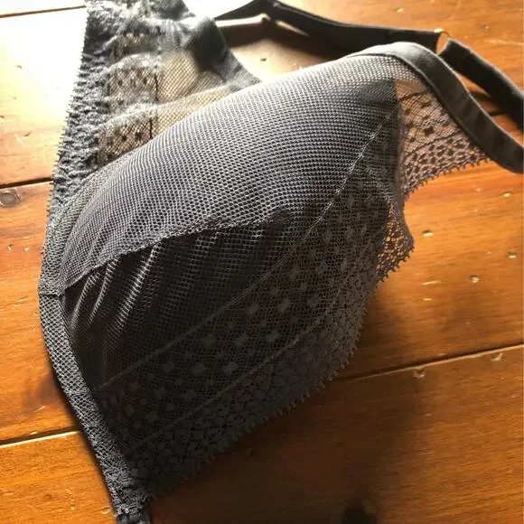 Victoria's Secret incredible plunge bra bundle of two in black & nude both 34DDD